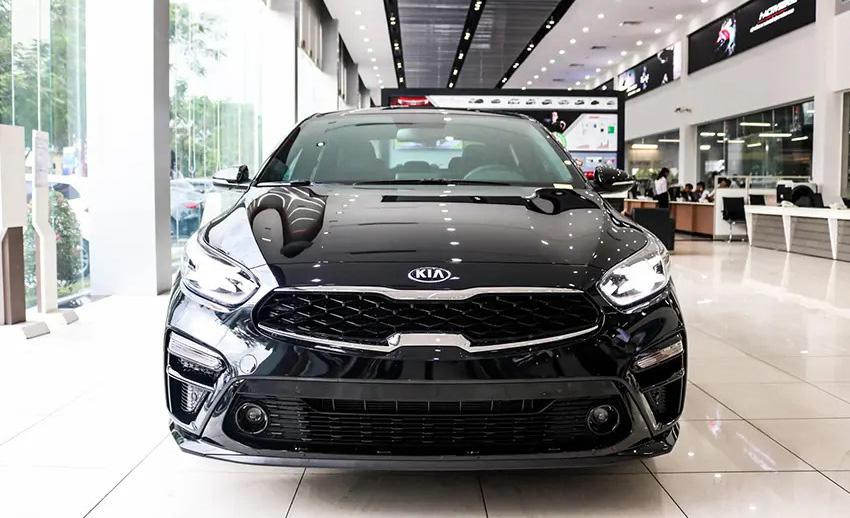 Nhiều xe giảm giá mạnh 'dọn đường' cho phiên bản mới