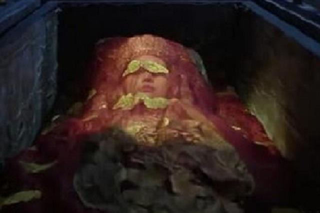 Mặc dù hàng trăm năm đã trôi qua nhưng thi hài trong mộ cổ vẫn nguyên vẹn, da vẫn đàn hồi như người sống. Ảnh minh họa: KK News.