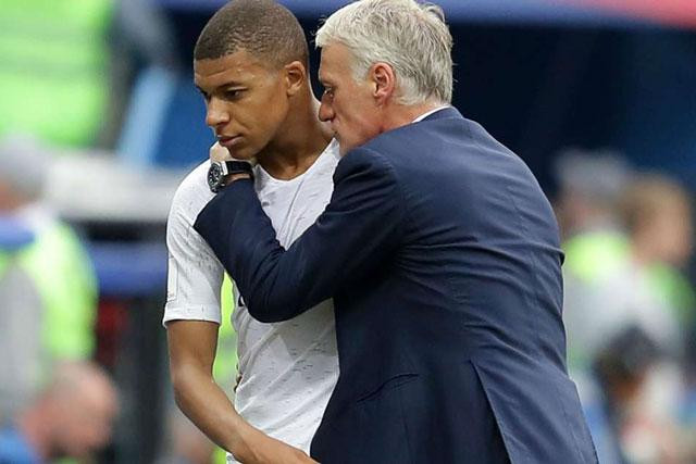 HLV Didier Deschamps và Kylian Mbappe.