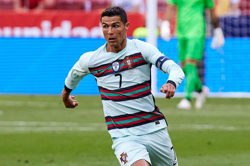 7 cầu thủ dự EURO 2004 đến nay vẫn còn thi đấu