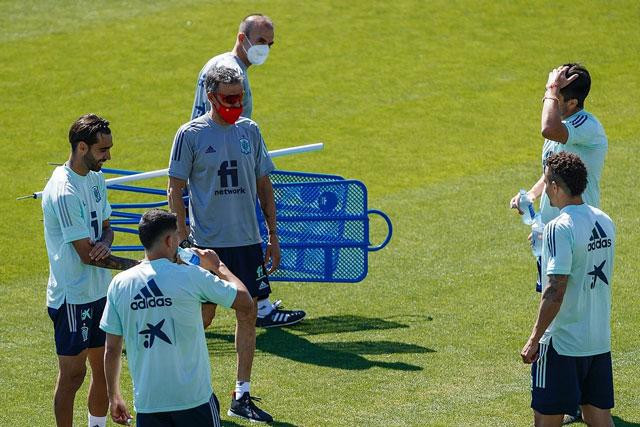 Đội tuyển Tây Ban Nha buộc phải có những phương pháp an toàn trong việc phòng chống dịch bệnh ngay cả khi tập luyện.