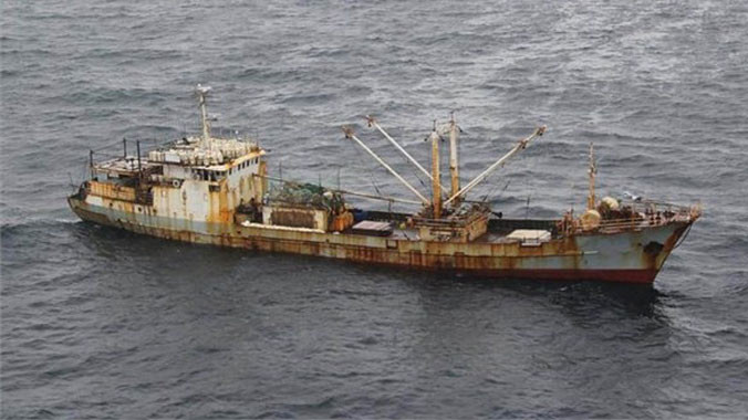 Tàu Trung Quốc đánh bắt trái phép bị bắt