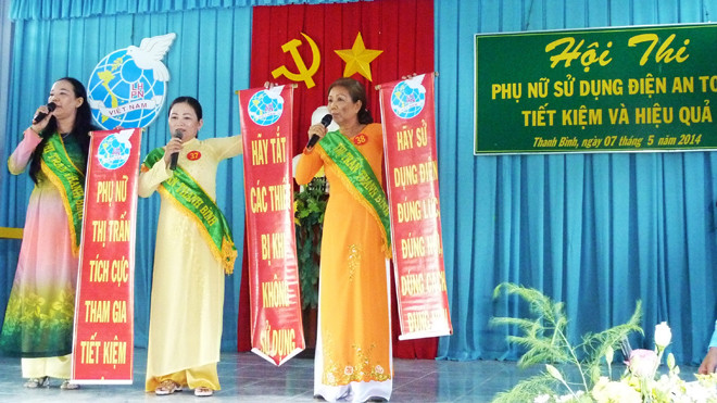 Phụ nữ Thanh Bình (Đồng Tháp) tham gia Hội thi “Phụ nữ sử dụng điện an toàn, tiết kiệm và hiệu quả” tổ chức ngày 7/5/2014
