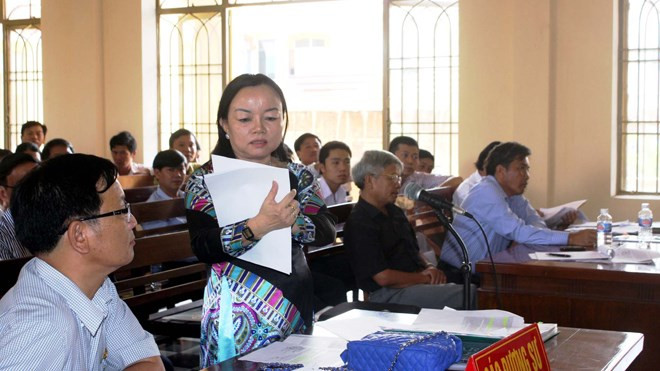 Đại diện Cty đưa ra các bằng chứng tại phiên tòa.