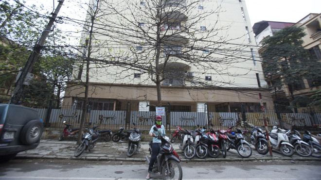 Hiện ngân sách chỉ đầu tư nhà công vụ cho cán bộ, công chức thuê giá rẻ (Ảnh nhà công vụ Hoàng Cầu, Hà Nội). Ảnh: Như Ý