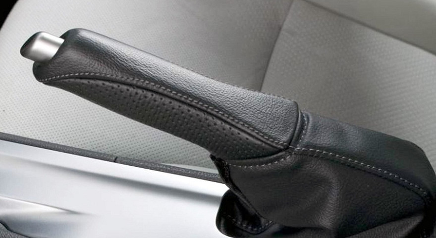 Phanh tay truyền thống đang dần biến mất trên các mẫu xe mới?