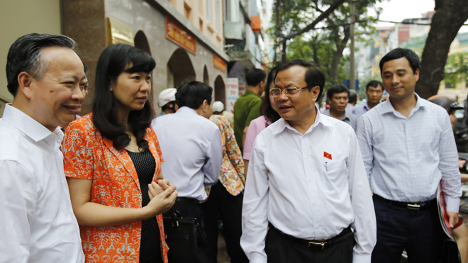 Bí thư Thành ủy Hà Nội Phạm Quang Nghị tại buổi tiếp xúc cử tri quận Hai Bà Trưng. Ảnh: Như Ý