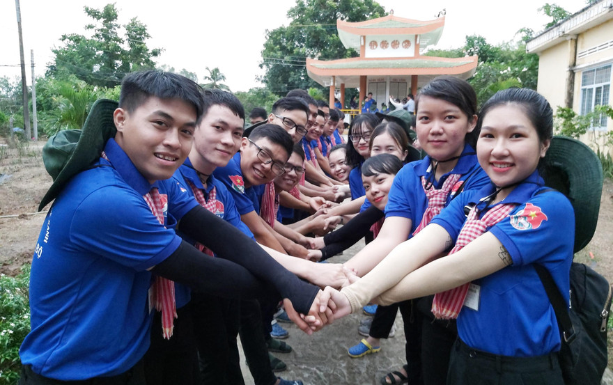 Bí thư thứ nhất Trung ương Đoàn thăm sinh viên tình nguyện Bạc Liêu và Đồng Tháp