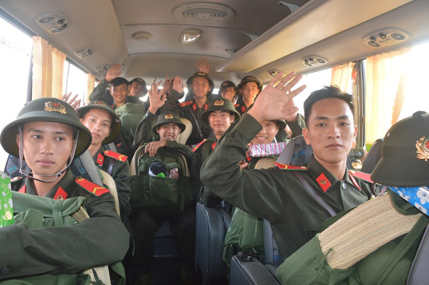 Hàng nghìn thanh niên ĐBSCL lên đường nhập ngũ