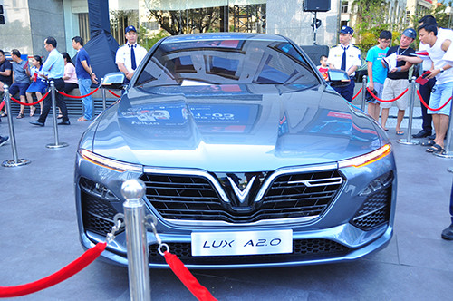 Xe VinFast ra mắt ấn tượng với người dân Tây Đô