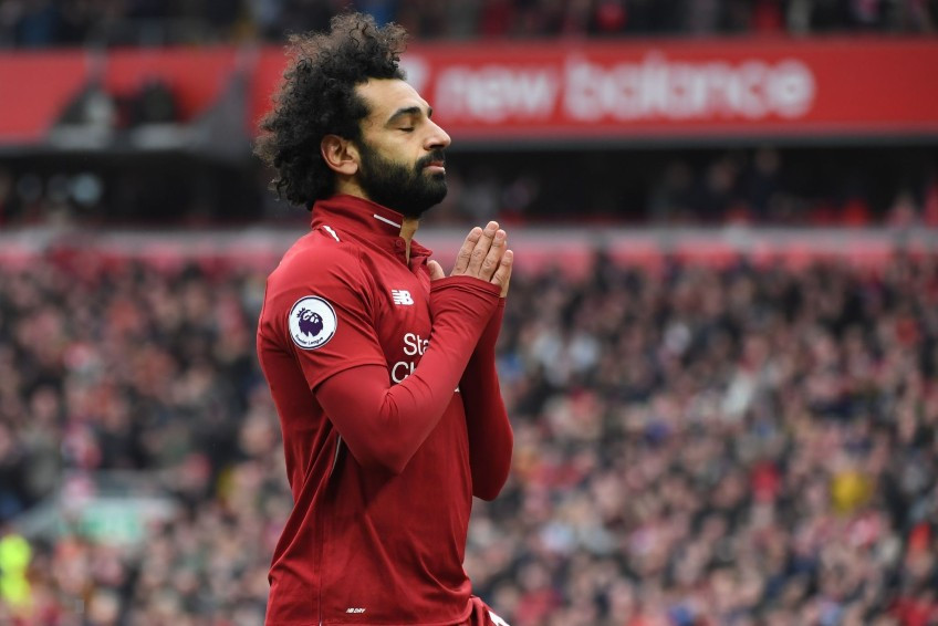 Mohamed Salah ăn mừng bàn thắng trước Chelsea