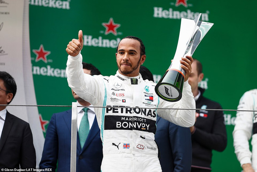 Lewis Hamilton ăn mừng chức vô địch Trung Quốc Grand Prix