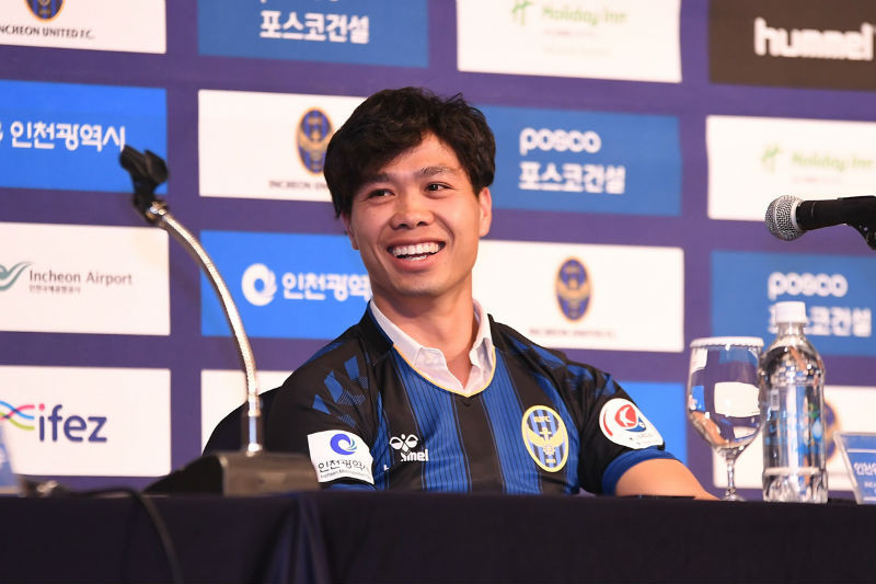 Công Phượng trong lễ ra mắt Incheon United