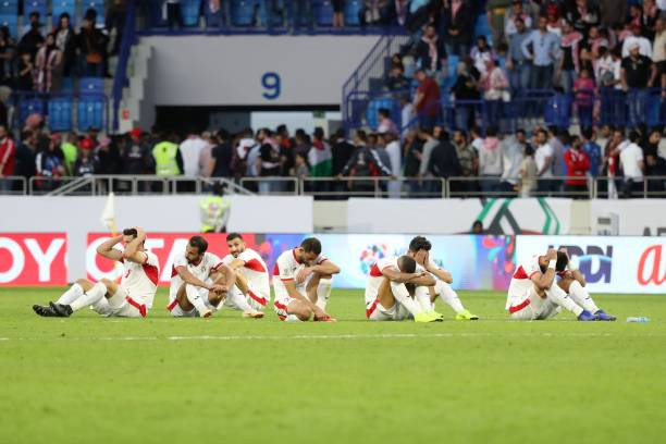 Các cầu thủ Jordan sụp đổ sau thất bại trước tuyển Việt Nam