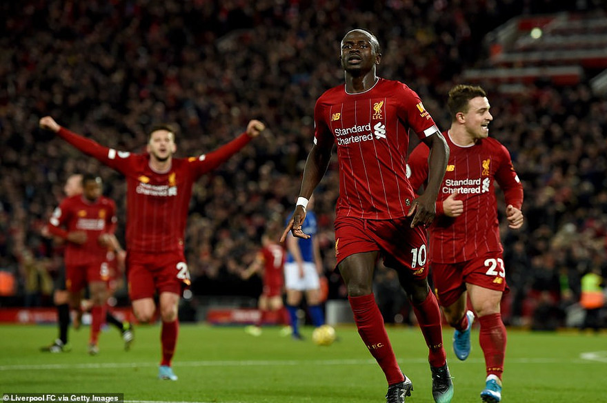 Sadio Mane tỏa sáng rực rỡ giúp Liverpool đè bẹp Everton.