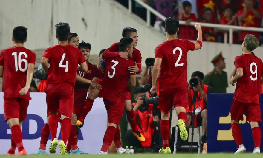 Quang Hải và các đồng đội ăn mừng. Ảnh: AFC