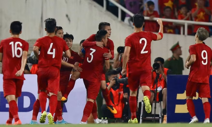 Quang Hải và các đồng đội ăn mừng. Ảnh: AFC