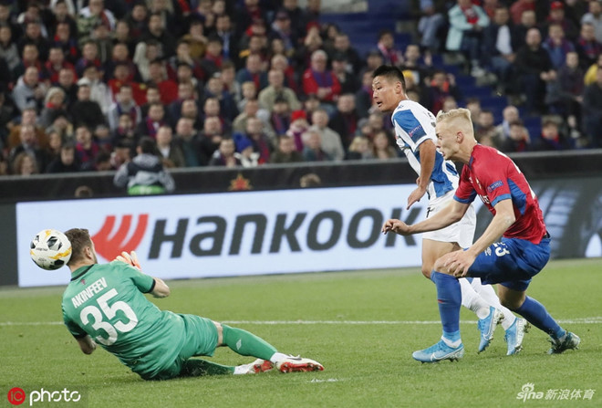 Wu Lei đi vào lịch sử bóng đá Trung Quốc.