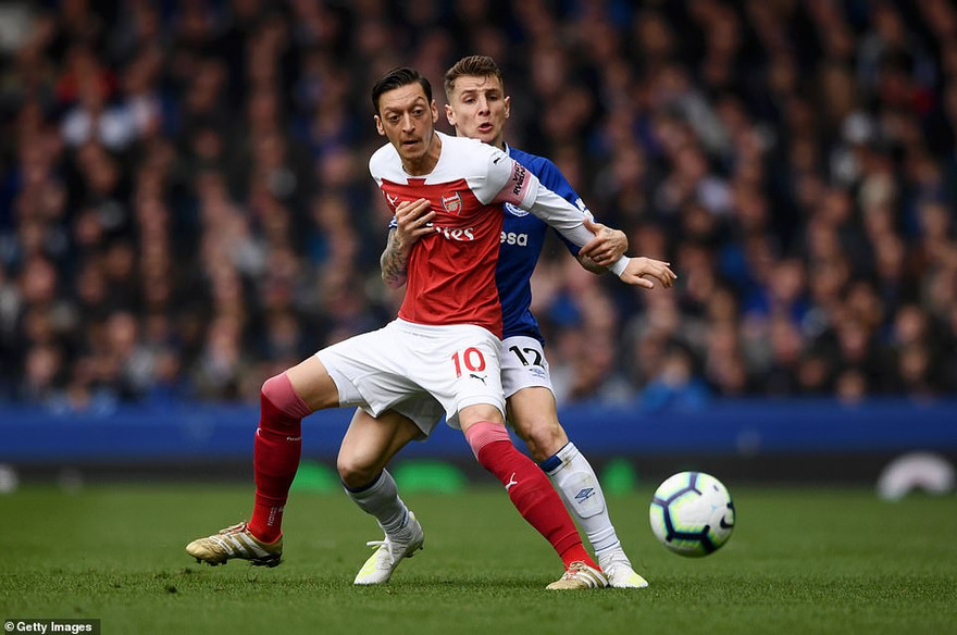 Mesut Ozil và các đồng đội có trận đấu đáng quên trước Everton