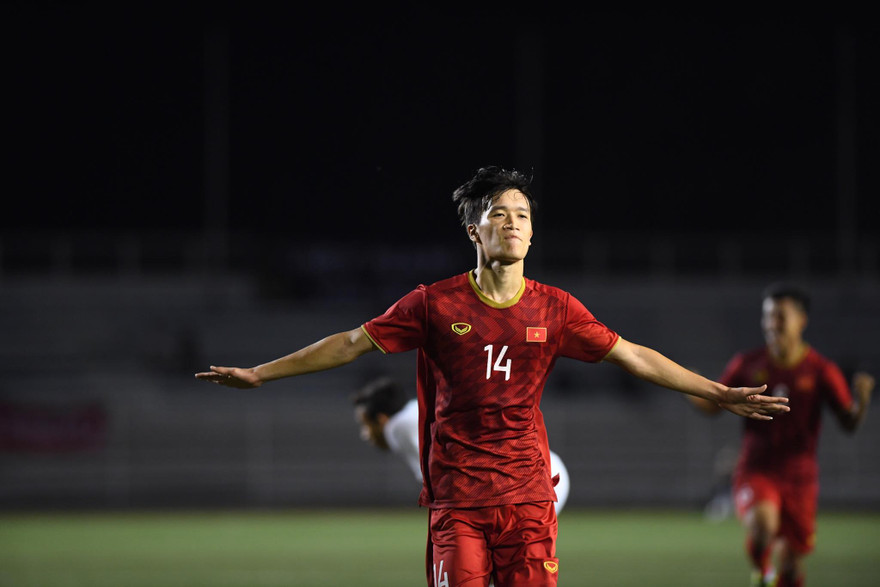 Hoàng Đức ăn mừng bàn thắng quyết định. Ảnh: Tuấn Hải.