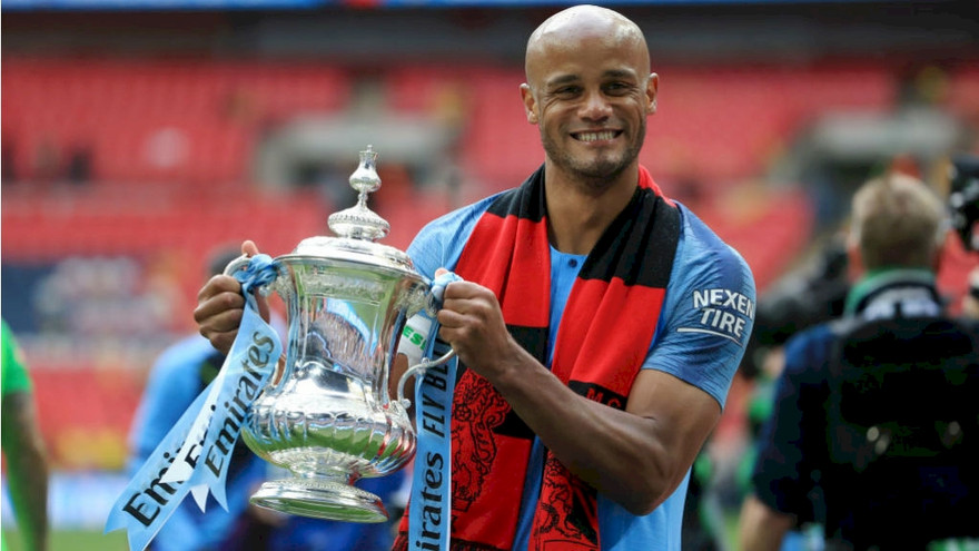 Vicent Kompany chính thức chia tay Man City