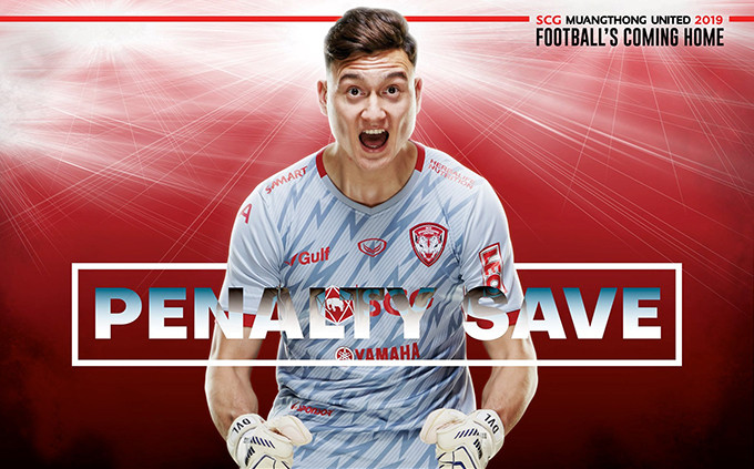 Văn Lâm cản phạt đền giúp Muangthong thắng trận kịch tính