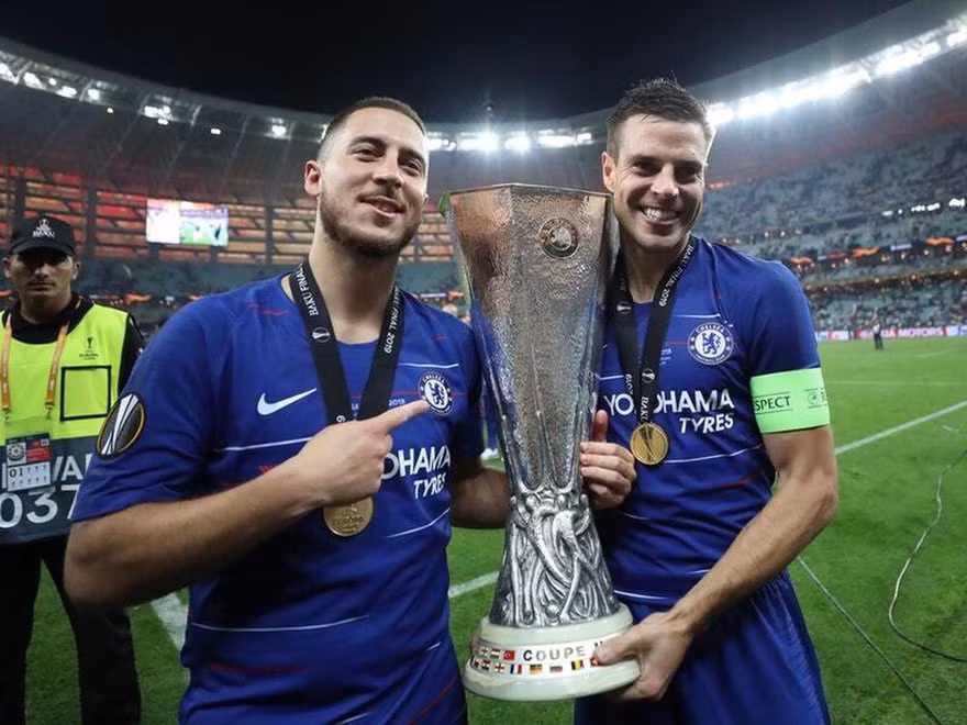 Cesar Azpilicueta và Eden Hazard