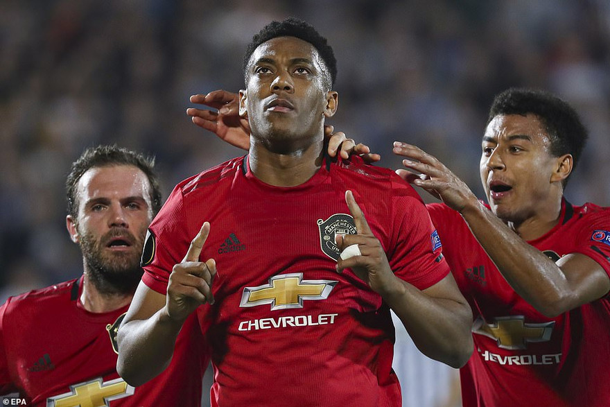 Anthony Martial tỏa sáng trong ngày trở lại.