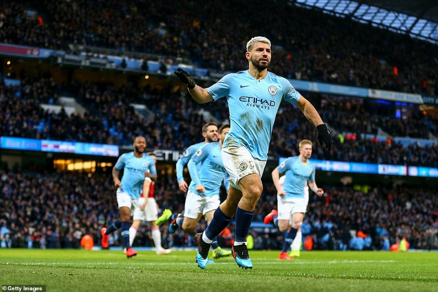 Sergio Aguero tỏa sáng rực rỡ trước Arsenal