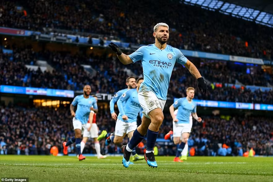 Sergio Aguero tỏa sáng rực rỡ trước Arsenal