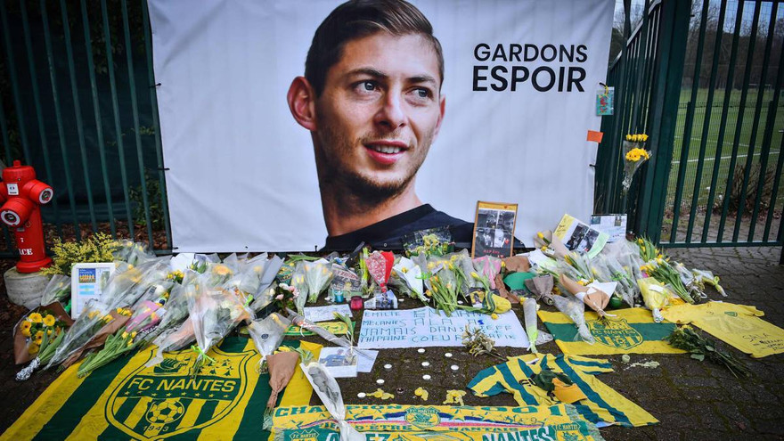 Người hâm mộ Nantes cầu nguyện cho Emiliano Sala 