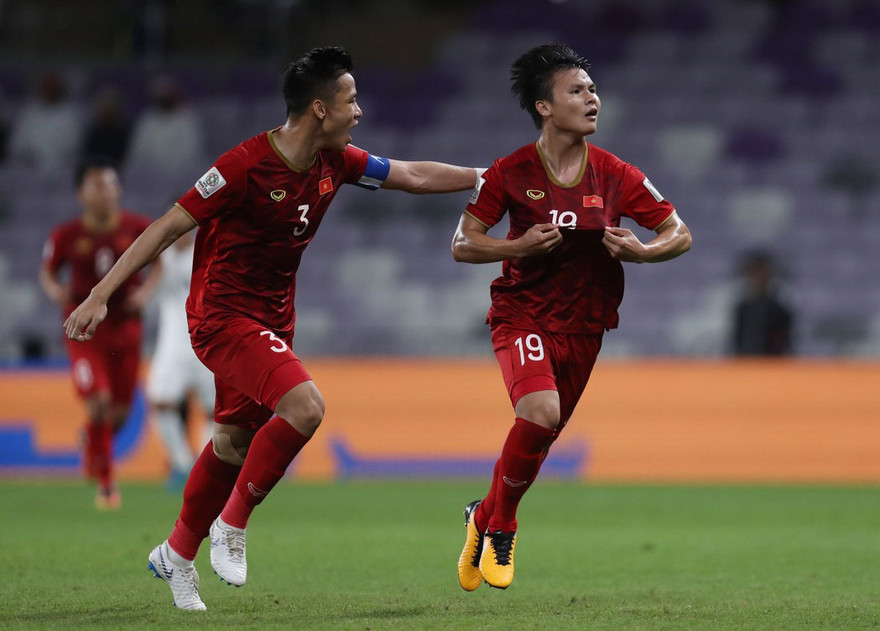 Quang Hải ăn mừng bàn mở tỷ số