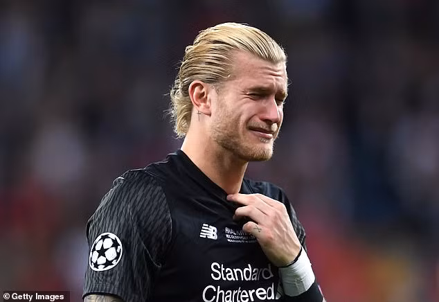  Loris Karius bật khóc sau trận chung kết Champions League mùa trước