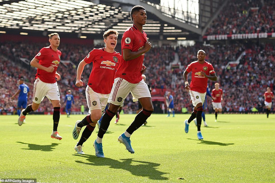 Ngôi sao Rashford tỏa sáng, M.U vượt khó trước Leicester