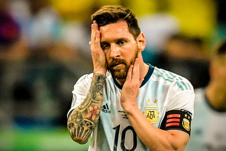 Messi cũng không cứu được Argentina