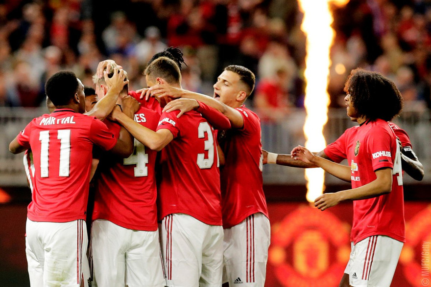 Sao trẻ tỏa sáng, M.U vùi dập Leeds Utd 