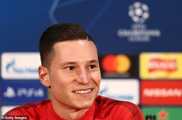 Julian Draxler tự tin trước trận đấu với M.U