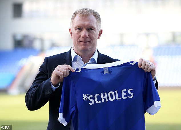 Paul Scholes ra mắt Oldham Athletic.