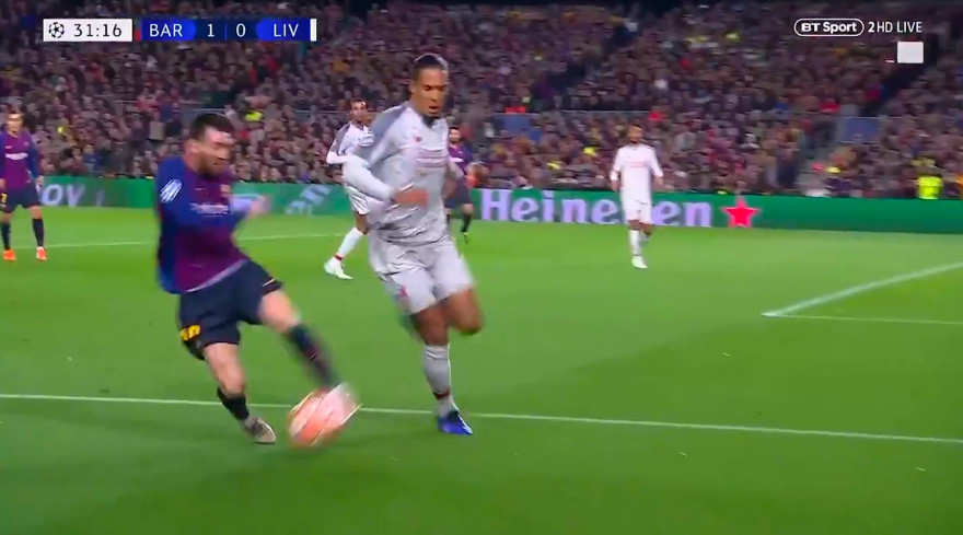 Hậu vệ đắt giá của Liverpool sợ Messi, phải cầu cứu đồng đội