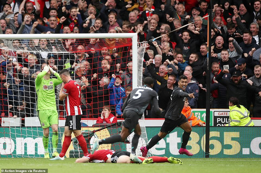 Thủ môn Sheffield Utd 'biếu' chiến thắng cho Liverpool