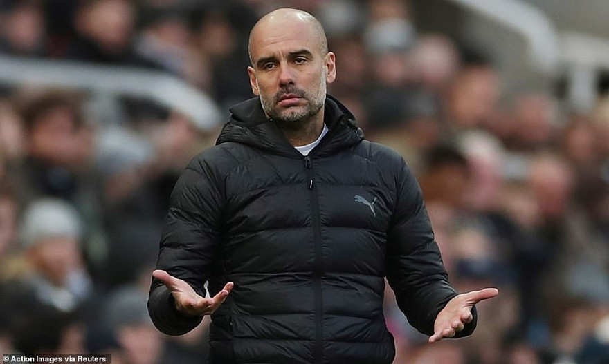 Pep Guardiola thất vọng trước Newcastle.