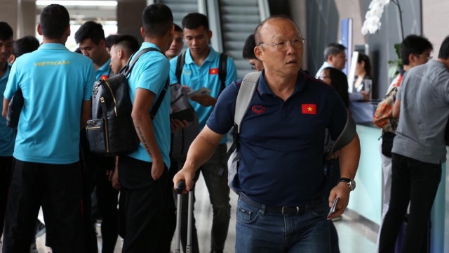 Tuyển Việt Nam đến Thái Lan. Ảnh: Siam Sports.