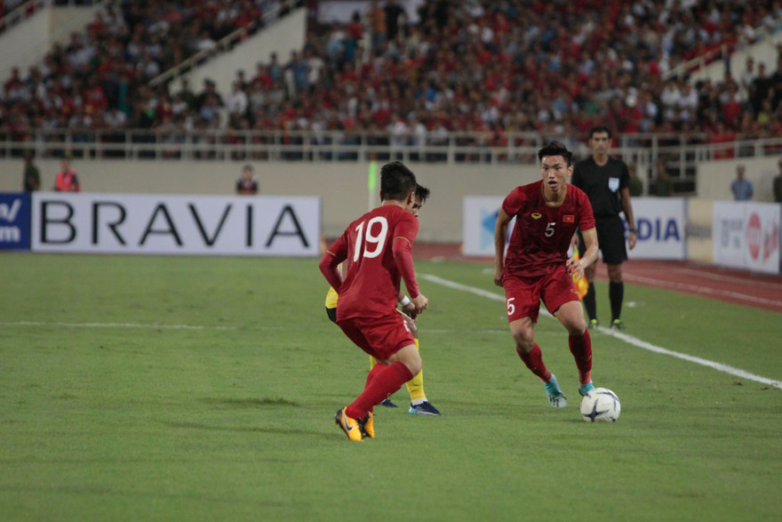 Đoàn Văn Hậu chơi tròn vai trước Malaysia. Ảnh: Duy Phạm.