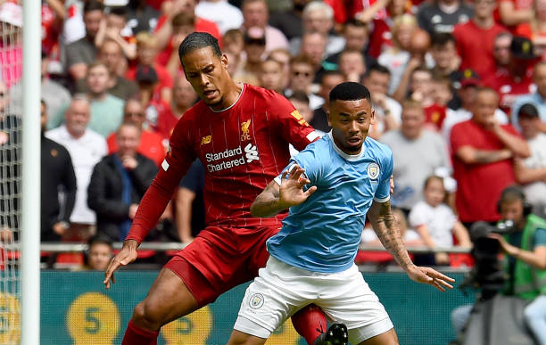 Cuối cùng ‘trung vệ thép’ Van Dijk cũng bị lừa qua