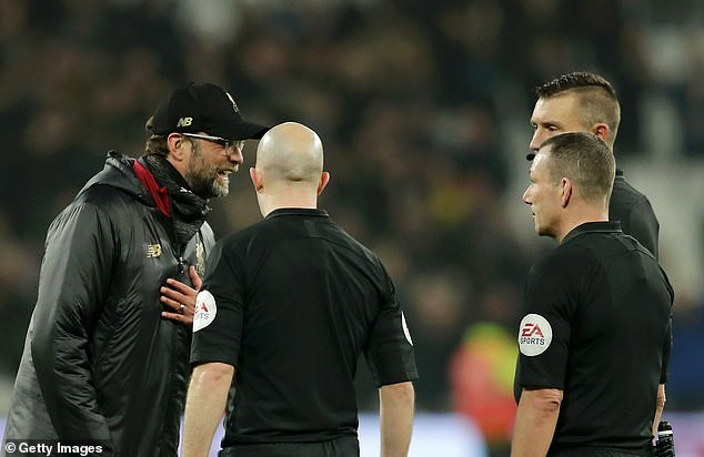 HLV Jurgen Klopp phàn nàn với trọng tài sau trận hòa West Ham