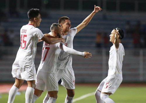 Hạ Malaysia, chủ nhà Philippines thắp lại hy vọng