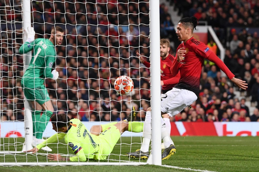 Tình huống Luke Shaw phản lưới nhà