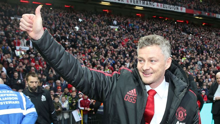 Trước derby Manchester, HLV M.U chọc tức Man City