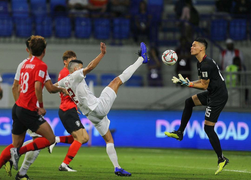 Thủ môn Philippines, Michael Falkesgaard ủng hộ tuyển Thái Lan đi tiếp