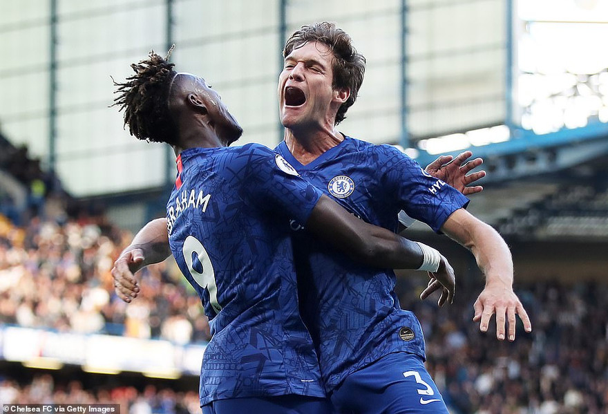 Chelsea tiếp tục thăng hoa.